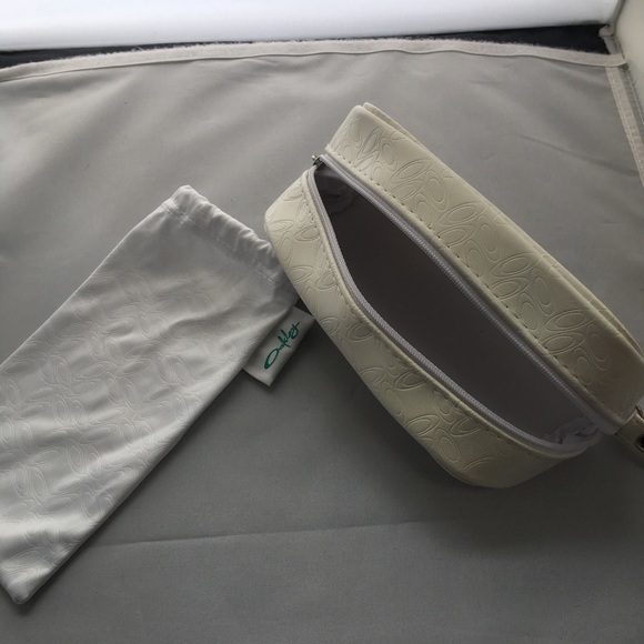 Brand new Oakley zipper sunglasses case. - Picture 2 of 2